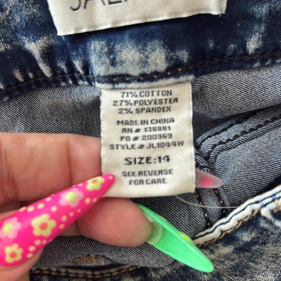 Wet Seal Jalate Acid Wash Jeans - Picture 5 of 5